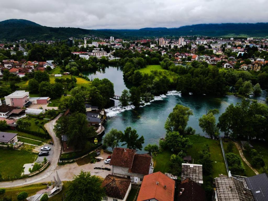 Holiday Home Waterfall View Bihać Esterno foto