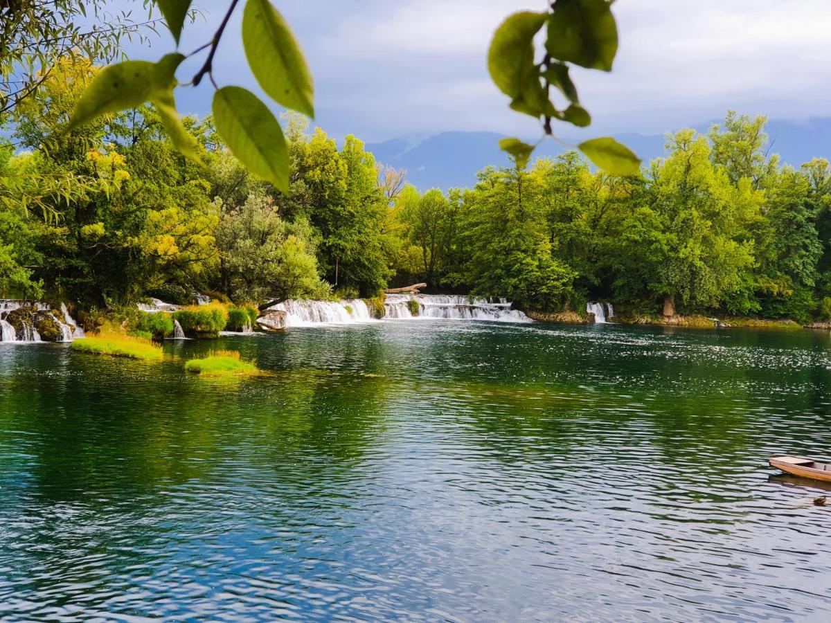 Holiday Home Waterfall View Bihać Esterno foto